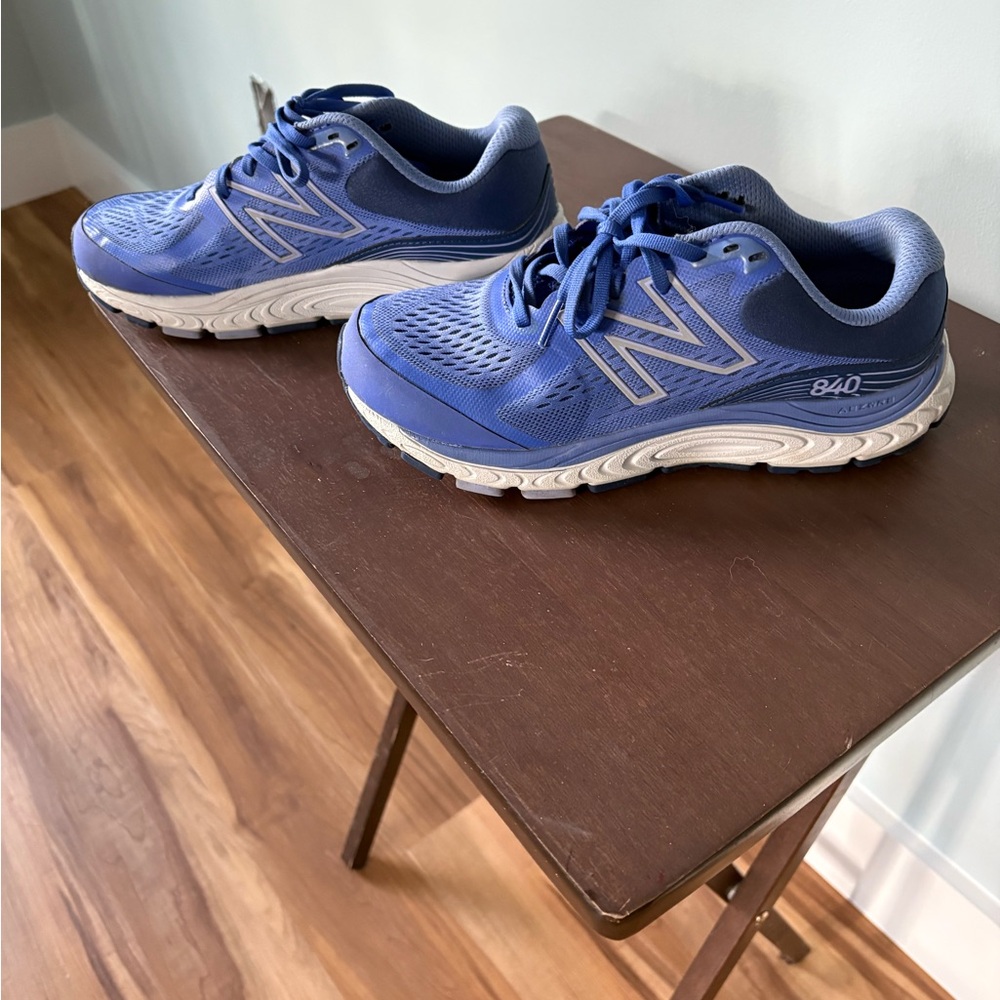 E UC New Balance 840V5 Running Shoes, 8.5 D